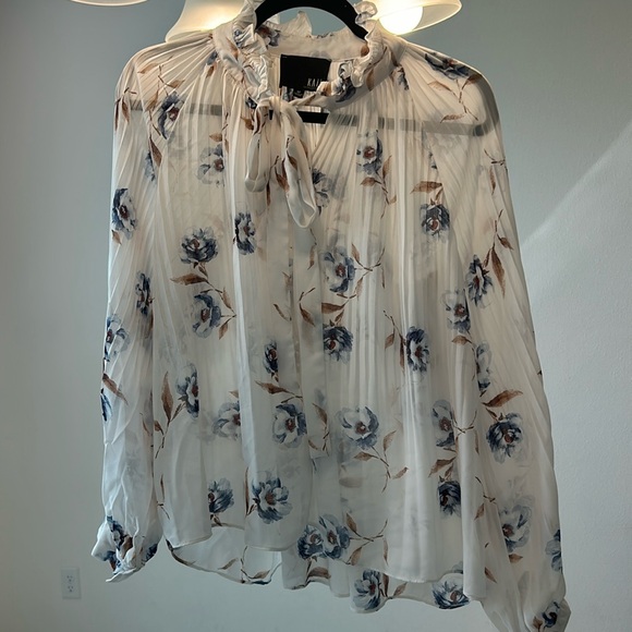 Kaii Tops - Beautiful blouse with flower blue and brown